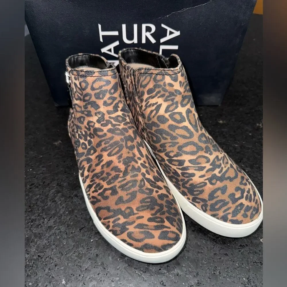 NEW NATURALIZER Leopard Print Miranda Booties High top Sneakers Zipper Side Sz 9